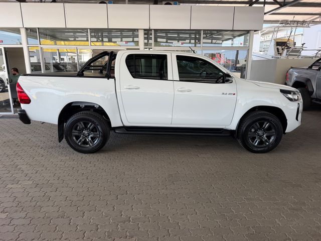 2026 Toyota Hilux 2.4 GD-6 Raider 4x4 Auto Double-Cab, photo 3