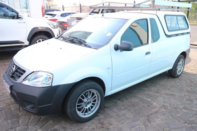 2022 Nissan NP200 1.6 A/C Safety Pack