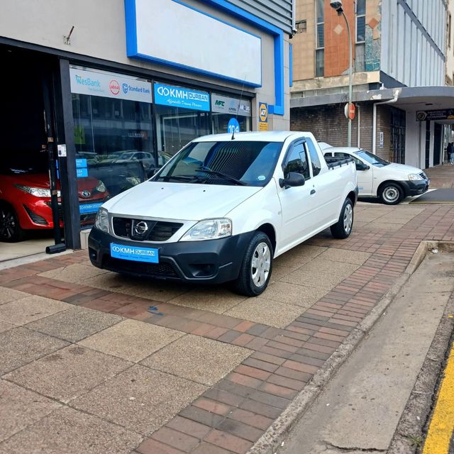 2022 Nissan NP200 1.6 A/C Safety Pack