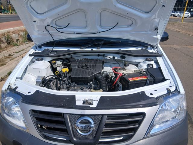 2023 Nissan NP200 1.6 A/C Safety Pack, photo 2