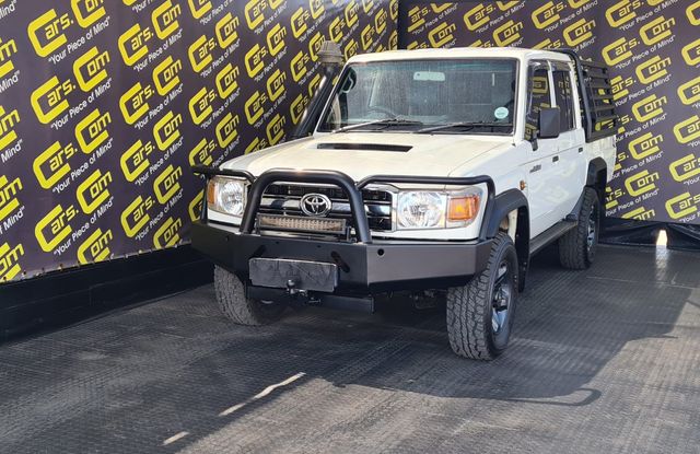 2015 Toyota Land Cruiser 79 4.5 D Double-Cab