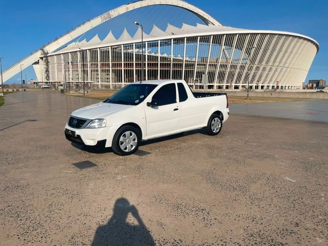 2014 Nissan NP200 1.6 A/C Safety Pack