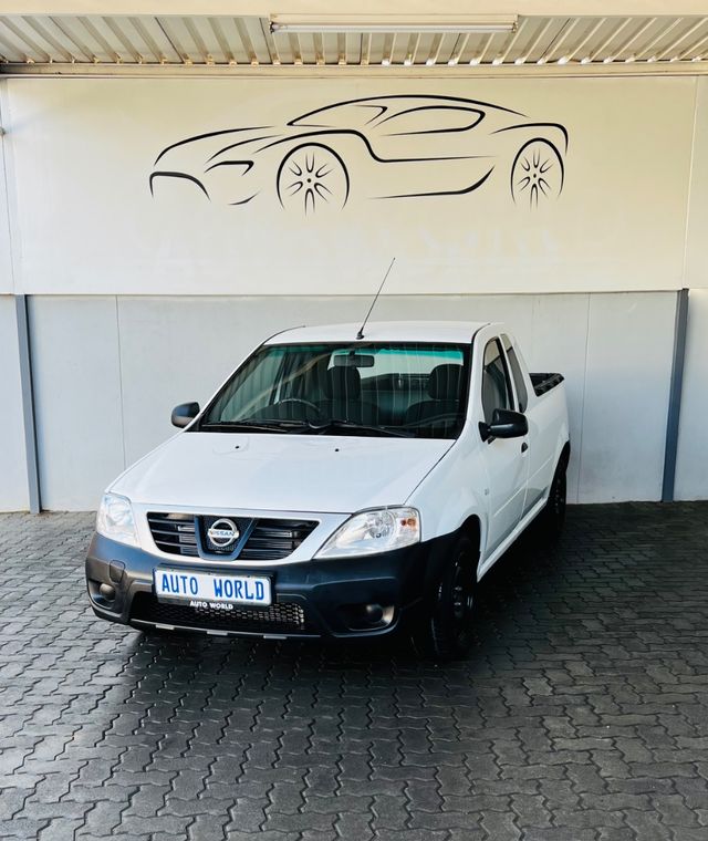 2023 Nissan NP200 1.6 A/C Safety Pack