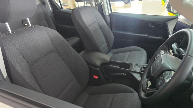 2026 Toyota Hilux 2.8 GD-6 Raider 4x4 Auto Double-Cab, photo 5