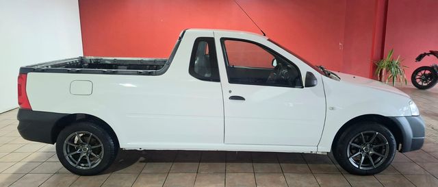 2022 Nissan NP200 1.6 A/C Safety Pack, photo 3
