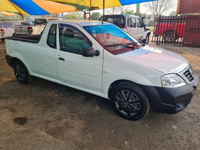 2014 Nissan NP200, photo 2