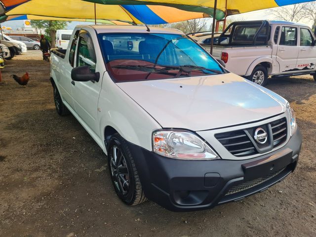 2014 Nissan NP200, photo 3