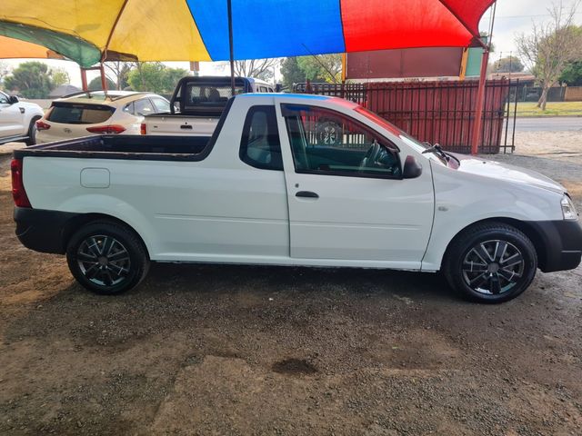 2014 Nissan NP200, photo 4