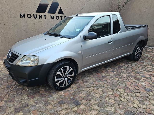 2010 Nissan NP200 1.6 S, photo 2