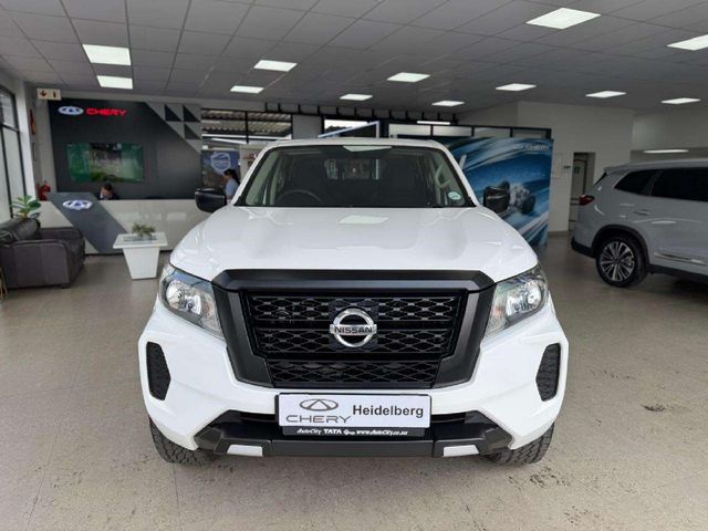 2022 Nissan Navara 2.5 DDTi SE Double-Cab, photo 2