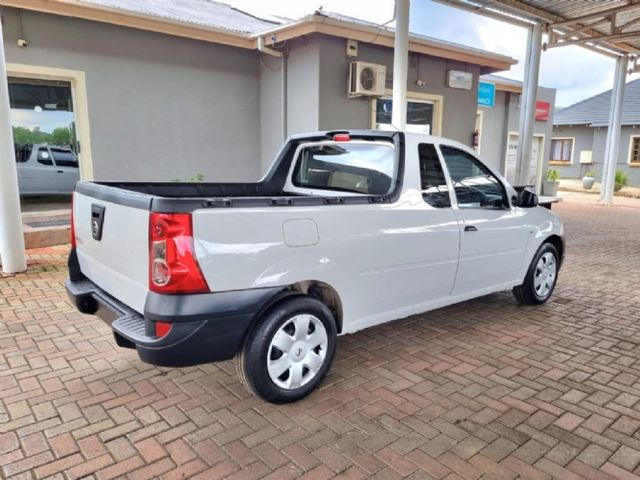 2023 Nissan NP200 1.6 A/C Safety Pack, photo 3