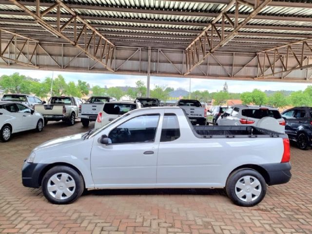 2023 Nissan NP200 1.6 A/C Safety Pack, photo 5