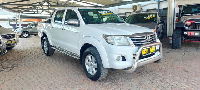 2012 Toyota Hilux 4.0 V6 Raider Raised Body Auto Double-Cab, photo 3