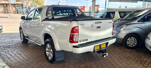 2012 Toyota Hilux 4.0 V6 Raider Raised Body Auto Double-Cab, photo 4