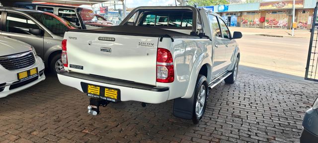 2012 Toyota Hilux 4.0 V6 Raider Raised Body Auto Double-Cab, photo 5
