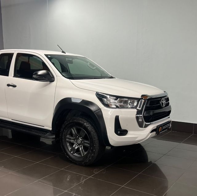 2022 Toyota Hilux 2.4 GD-6 Raised Body Raider Auto Extended Cab, photo 2