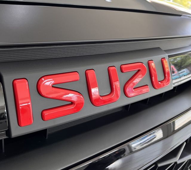 2026 Isuzu D-Max Islay Grey, photo 5