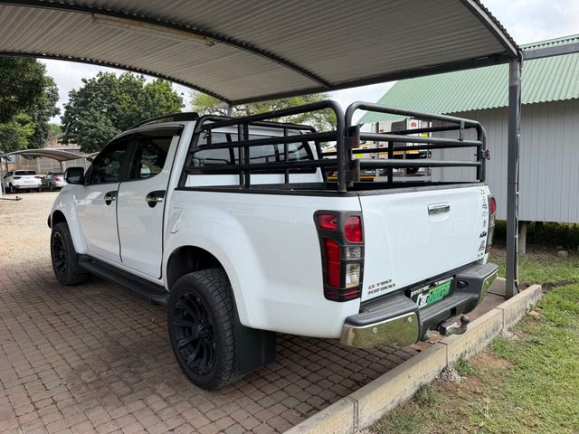 2014 Isuzu KB 300 D-Teq LX Auto Double-Cab, photo 5