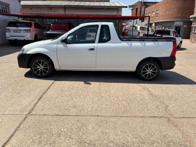 2021 Nissan NP200 1.6 A/C Safety Pack, photo 4