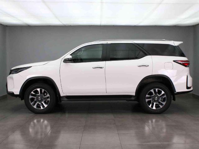 2025 Toyota Fortuner 2.4 GD-6 R/B Auto, photo 4