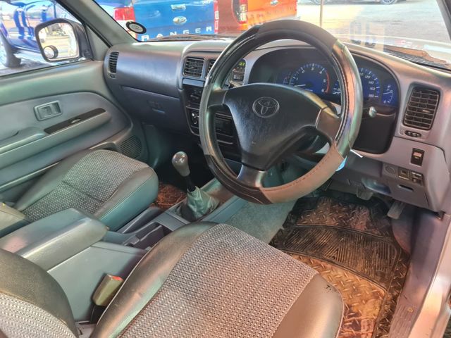 2002 Toyota Hilux, photo 4