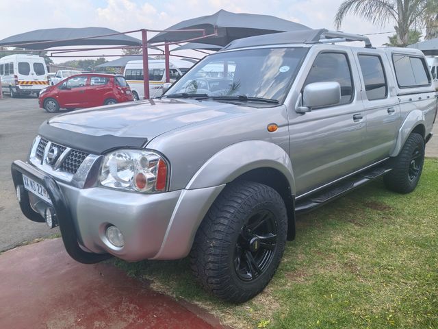 2005 Nissan Hardbody 2400i Double Cab