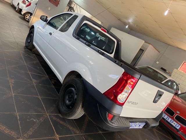 2019 Nissan NP200 1.6 A/C Safety Pack