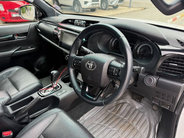2018 Toyota Hilux DAKAR @ R449 000 or R6900 PM T and C's apply, photo 3