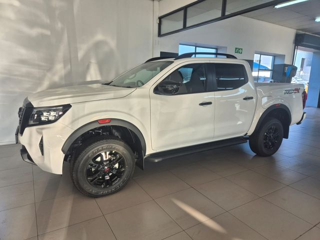 2026 Nissan Navara 2.5 DDTi PRO-4X 4X4 Auto Double-Cab, photo 2