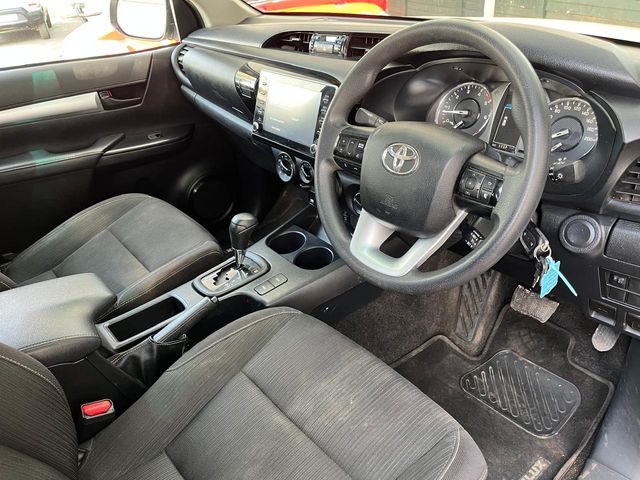2024 Toyota Hilux 2.4 GD-6 Raider 4x4 Auto Double-Cab, photo 4