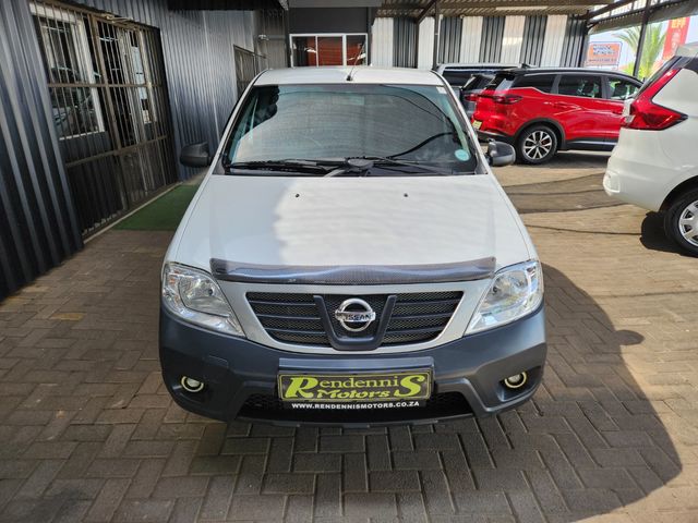 2020 Nissan NP200 1.6 A/C Safety Pack, photo 2