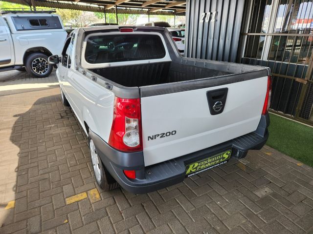 2020 Nissan NP200 1.6 A/C Safety Pack, photo 4