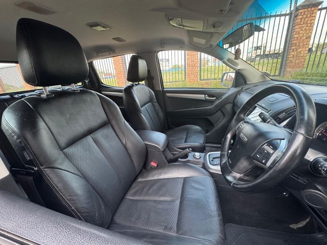2017 Isuzu KB 300 D-Teq LX Auto 4x4 Double-Cab, photo 2