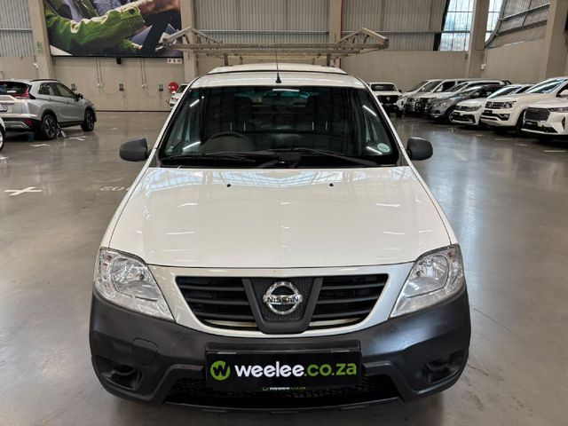 2022 Nissan NP200 1.6 A/C Safety Pack, photo 2