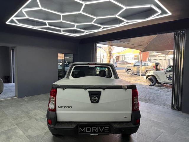 2023 Nissan NP200 1.6 A/C Safety Pack, photo 4