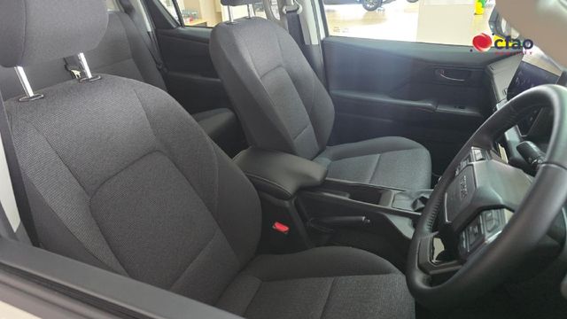 2026 Toyota Hilux 2.8 GD-6 Raider 4x4 Auto Double-Cab, photo 5