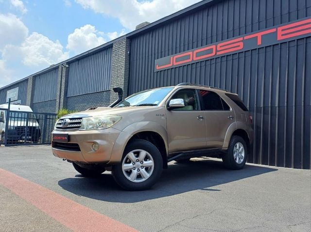 2009 Toyota Fortuner 3.0 D-4D Raised Body 4x4, photo 2
