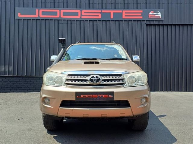 2009 Toyota Fortuner 3.0 D-4D Raised Body 4x4, photo 3