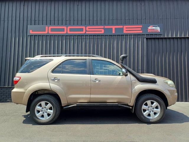 2009 Toyota Fortuner 3.0 D-4D Raised Body 4x4, photo 4