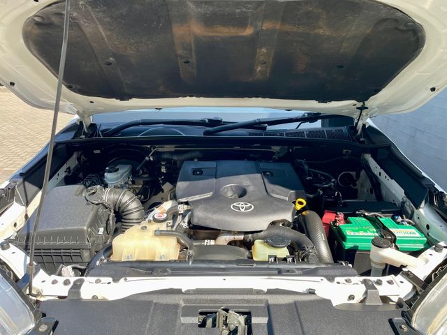 2017 Toyota Hilux 2.8 GD-6 Raider 4x4 Extended Cab, photo 5