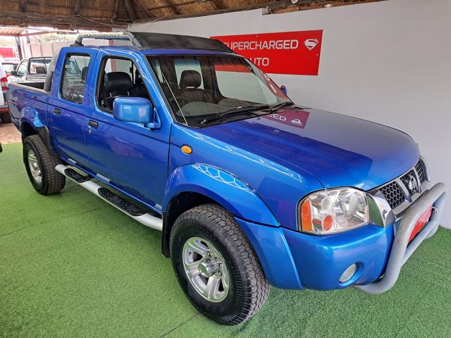 2002 Nissan Hardbody 3300i SEL 4x4 Double-Cab