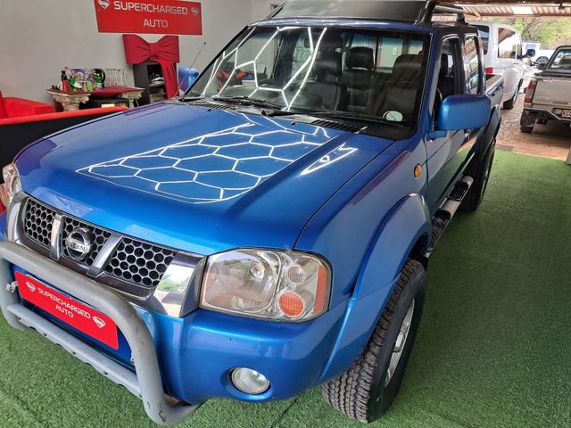 2002 Nissan Hardbody 3300i SEL 4x4 Double-Cab, photo 3