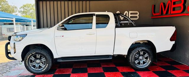 2025 Toyota Hilux 2.4 GD-6 Raised Body Raider Auto Extended Cab, photo 2