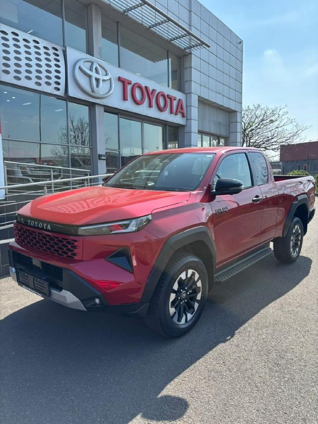 2026 Toyota Hilux 2.8 GD-6 RB Raider X 4x4 Auto Extended Cab
