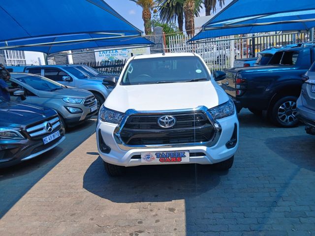 2022 Toyota Hilux 2.4 GD-6 SR 4x4 Double-Cab, photo 2