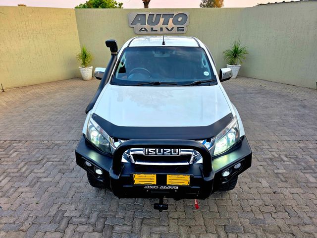 2015 Isuzu KB 300 D-Teq LX Standard 4x4 Double-Cab, photo 3