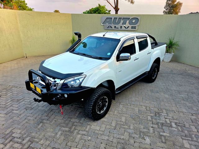 2015 Isuzu KB 300 D-Teq LX Standard 4x4 Double-Cab, photo 5
