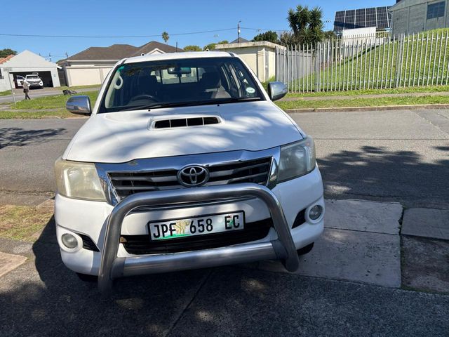 2014 Toyota Hilux 3.0 D-4D - MANUAL - DOUBLE CAB, photo 4