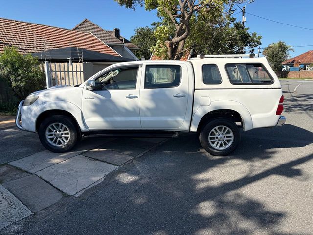 2014 Toyota Hilux 3.0 D-4D - MANUAL - DOUBLE CAB, photo 5