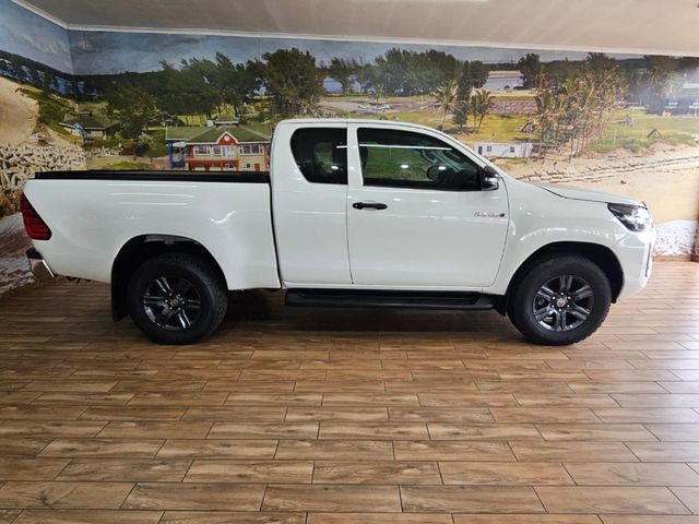 2023 Toyota Hilux 2.4 GD-6 Raised Body Raider Auto Extended Cab, photo 3